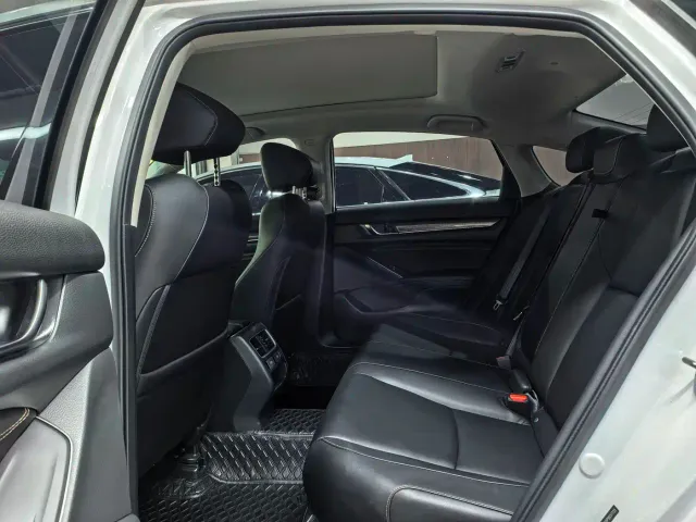 Honda Accord — Фото автомобиля 20