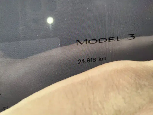 Tesla Model 3 — Фото автомобиля 4