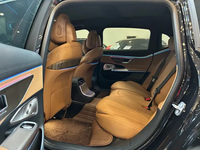 Mercedes-Benz E-Class — Фото автомобиля 8