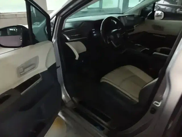 Toyota Sienna — Фото автомобиля 15