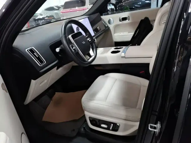 Li Auto L9 — Фото автомобиля 14