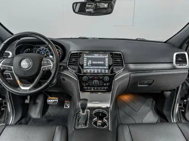 Jeep Grand Cherokee — Фото автомобиля 29