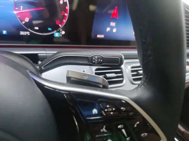 Mercedes-Benz GLE-Class — Фото автомобиля 13