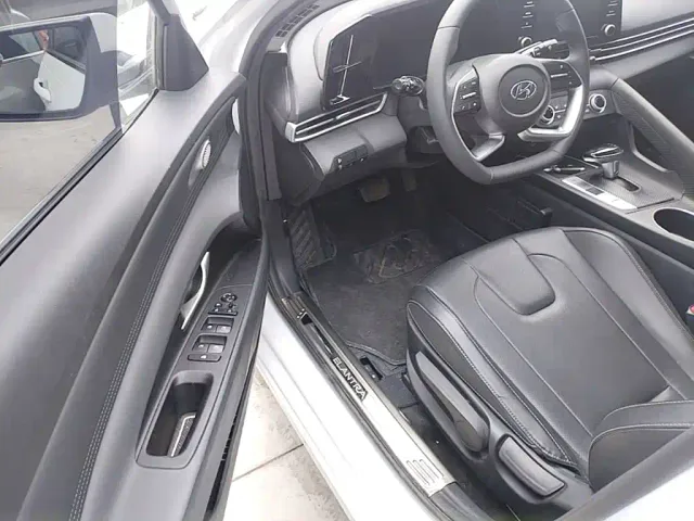 Hyundai Elantra — Фото автомобиля 15