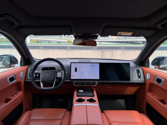 Li Auto L8 — Фото автомобиля 12