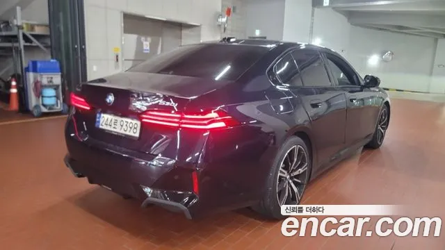 BMW 5-Series 5 серия (G60) 530i xDrive M Sport — Фото автомобиля 4