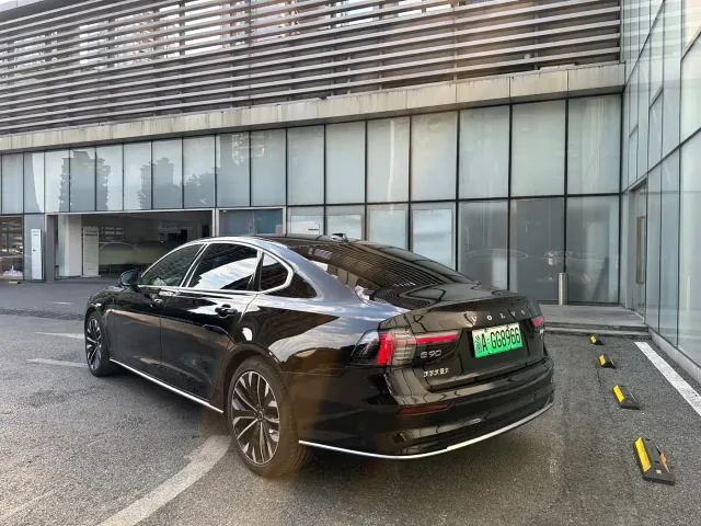 Volvo S90 — Фото автомобиля 6