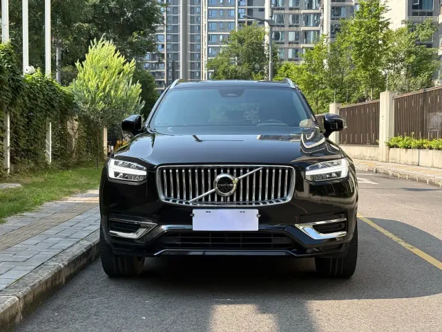 Volvo XC90 — Фото автомобиля 2