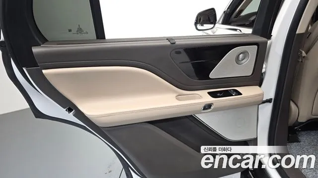 Lincoln Aviator 2nd Gen — Фото автомобиля 14