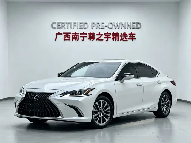 Фотография автомобиля — Lexus ES