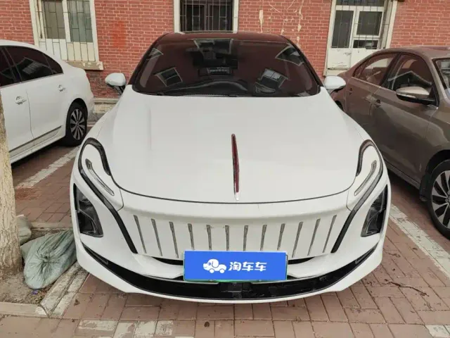 Hongqi E-QM5 — Фото автомобиля 2