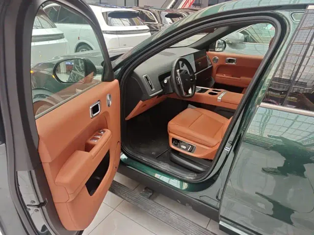 Li Auto L9 — Фото автомобиля 15