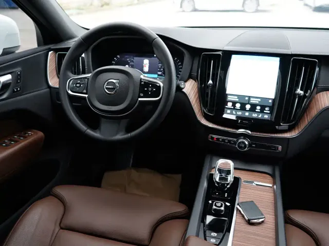 Volvo XC60 — Фото автомобиля 13