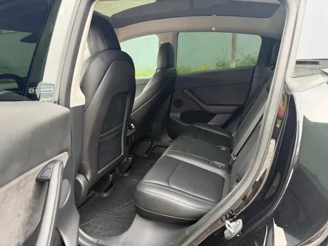 Tesla Model Y — Фото автомобиля 3