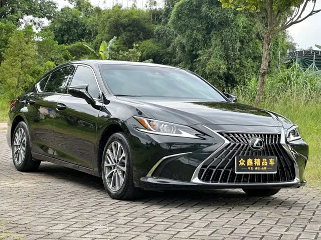 Lexus ES — Фото автомобиля 3