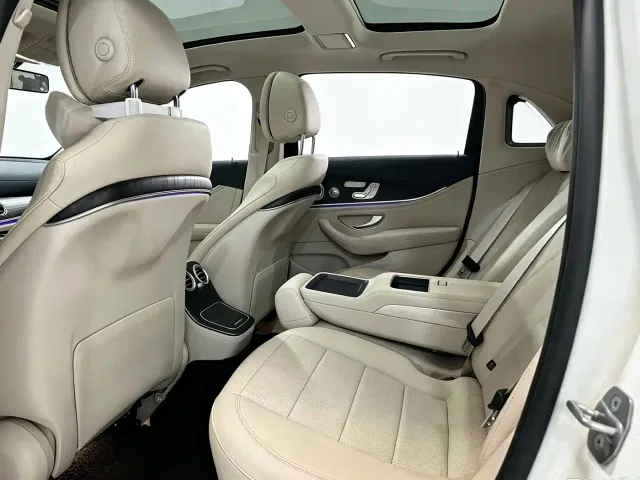 Mercedes-Benz E-Class — Фото автомобиля 11