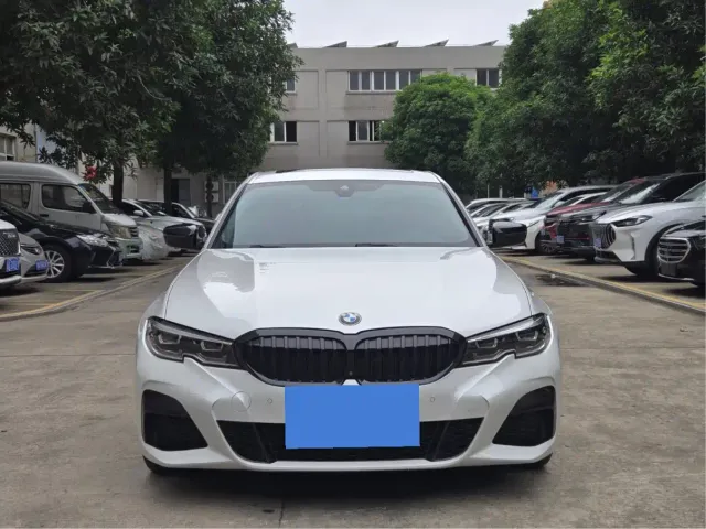 Фотография автомобиля — BMW 3 Series