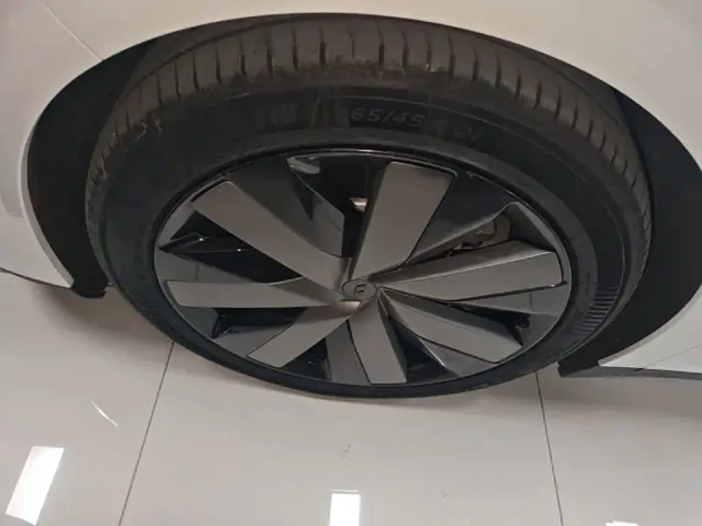 Li Auto i6 — Фото автомобиля 22