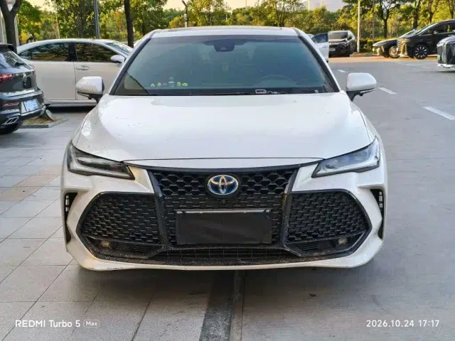 Toyota Avalon — Фото автомобиля 2
