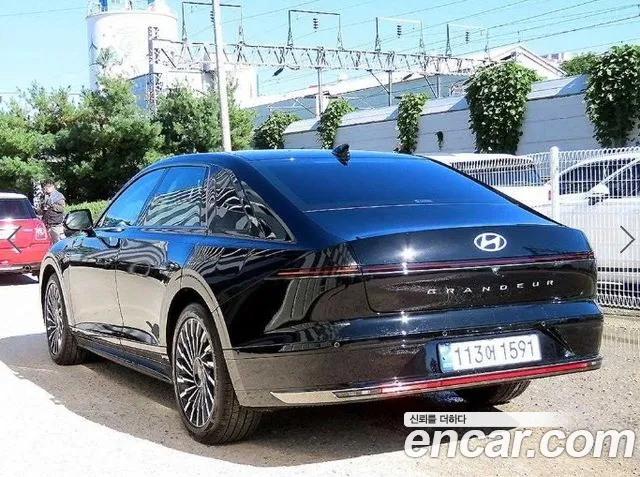Hyundai Grandeur Grandeur (GN7) 2.5 Бензин 2WD — Фото автомобиля 3