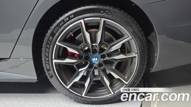 BMW i4 — Фото автомобиля 6