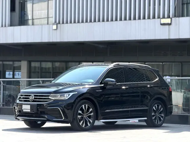 Фотография автомобиля — Volkswagen Tiguan L
