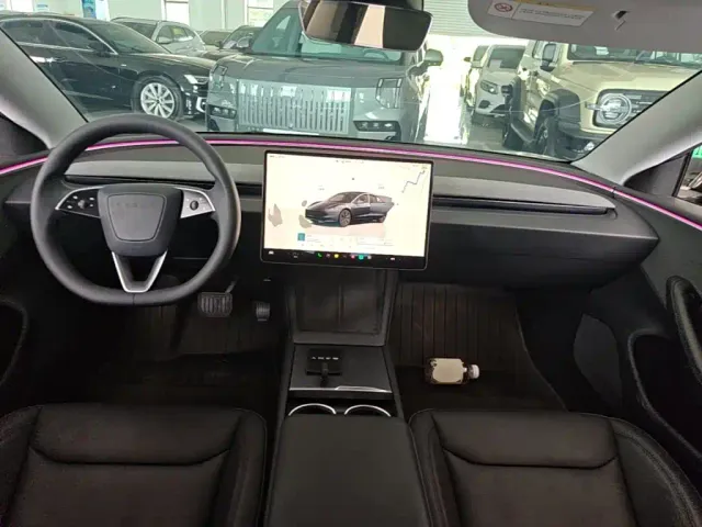 Tesla Model 3 — Фото автомобиля 9