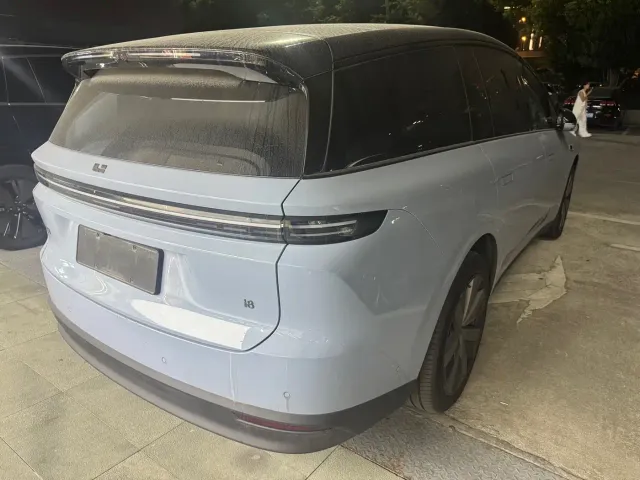 Li Auto i8 — Фото автомобиля 10