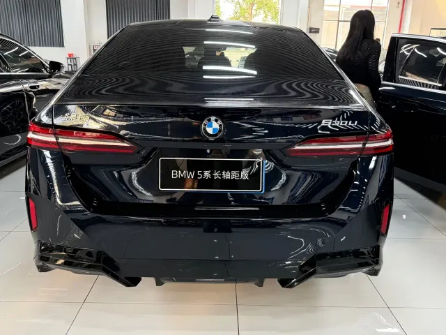 BMW 5 Series — Фото автомобиля 3