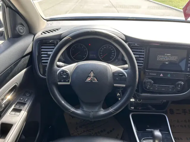 Mitsubishi Outlander — Фото автомобиля 7