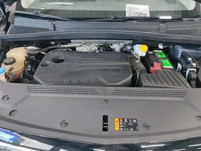 Roewe iMAX8 — Фото автомобиля 10