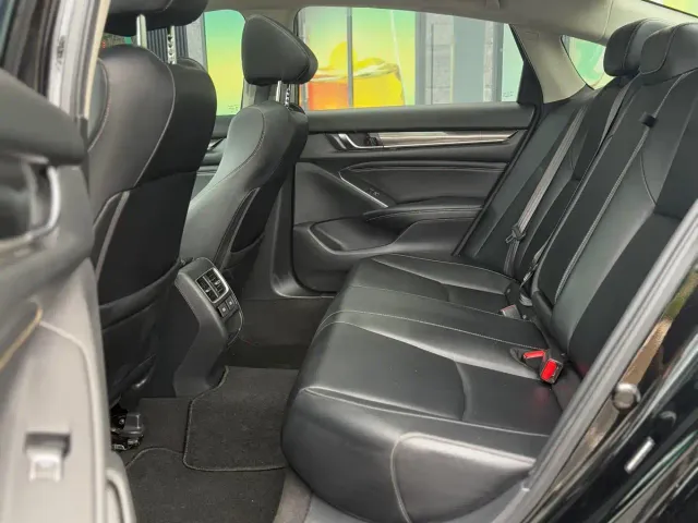 Honda Accord — Фото автомобиля 10
