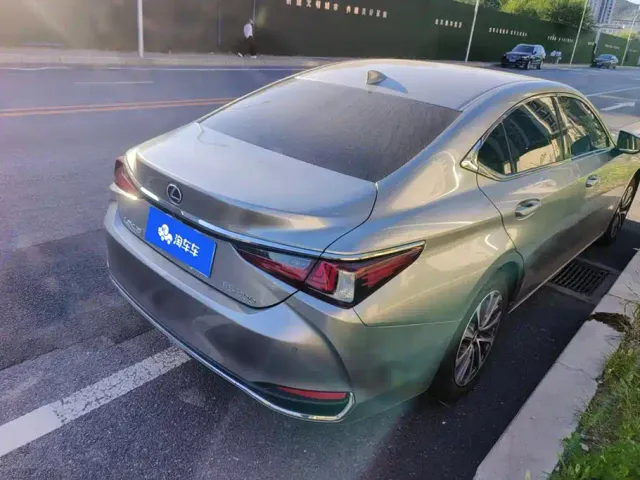 Lexus ES — Фото автомобиля 3