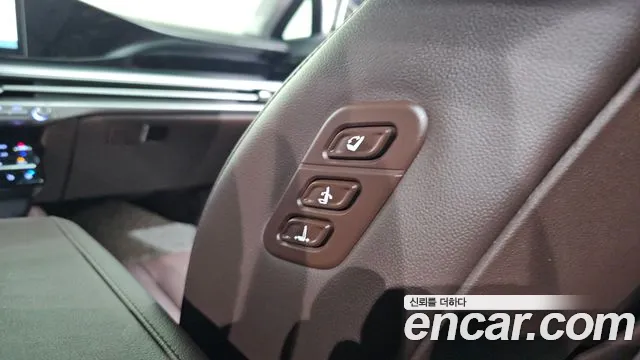 Hyundai Grandeur Grandeur (GN7) 2.5 Бензин 2WD — Фото автомобиля 29