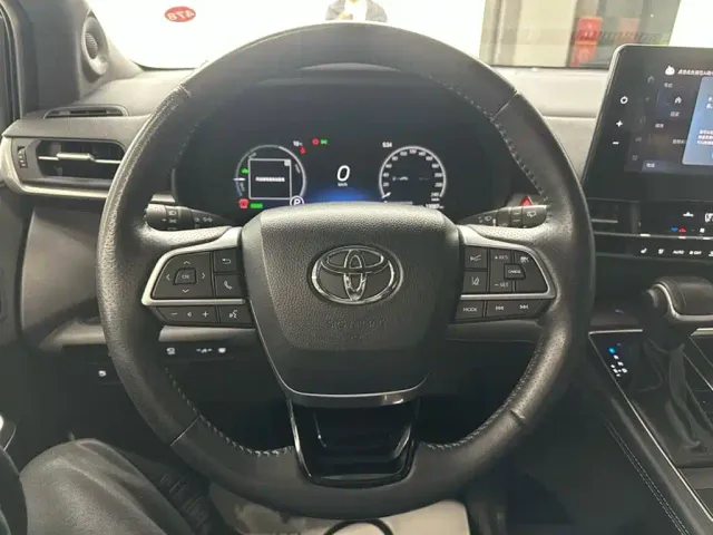 Toyota Sienna — Фото автомобиля 14