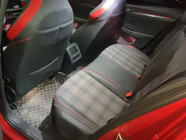 Volkswagen Golf GTI 2021 380TSI DSG GTI — Фото автомобиля 11