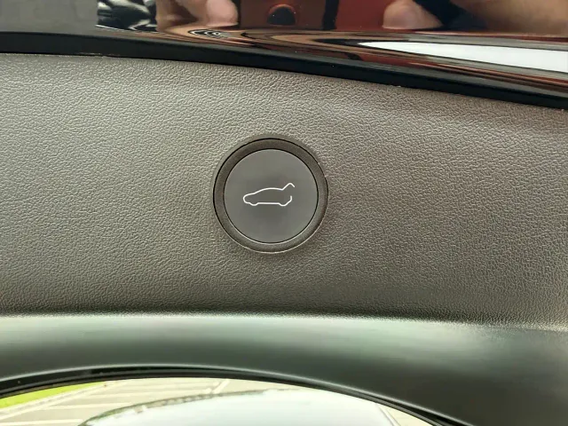 Tesla Model 3 — Фото автомобиля 21