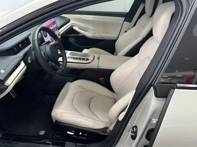 Xiaomi SU7 — Фото автомобиля 14