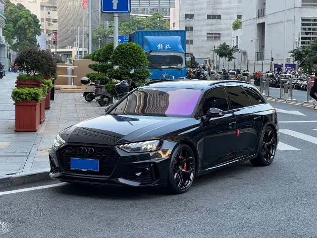 Фотография автомобиля — Audi RS 4