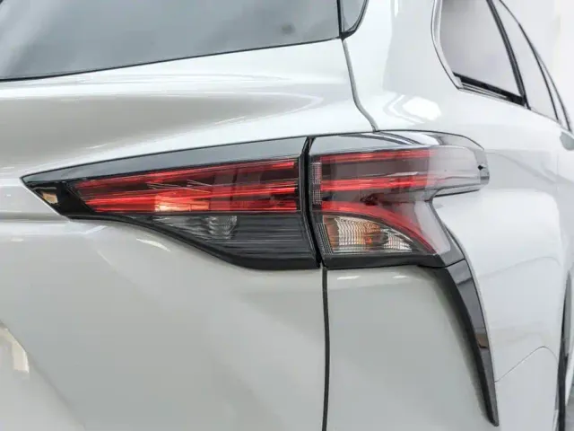 Toyota Sienna — Фото автомобиля 15