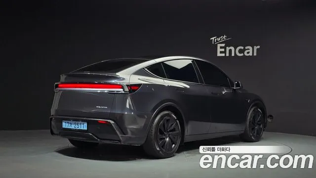 Tesla Model Y — Фото автомобиля 2