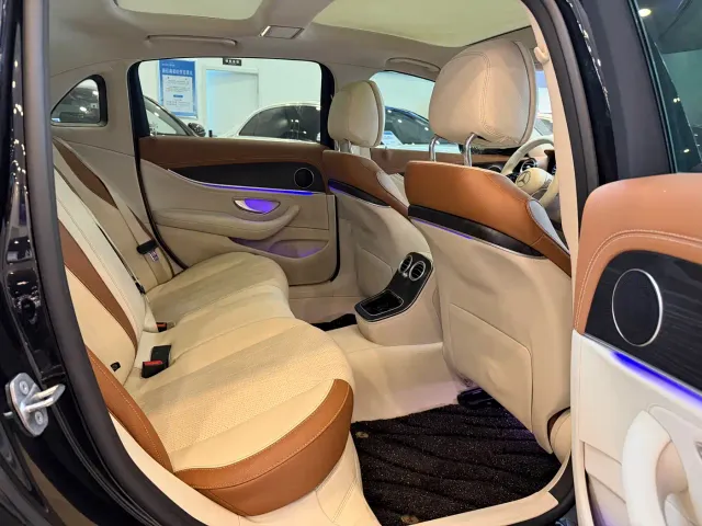 Mercedes-Benz E-Class — Фото автомобиля 15