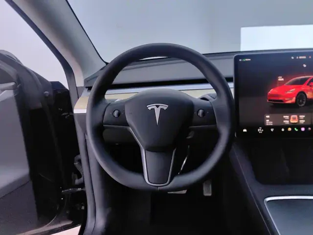 Tesla Model Y — Фото автомобиля 15