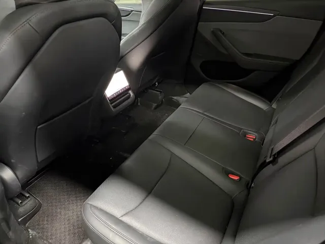 Tesla Model Y — Фото автомобиля 8