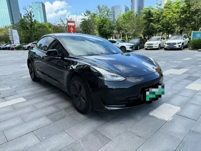 Tesla Model 3 — Фото автомобиля 3