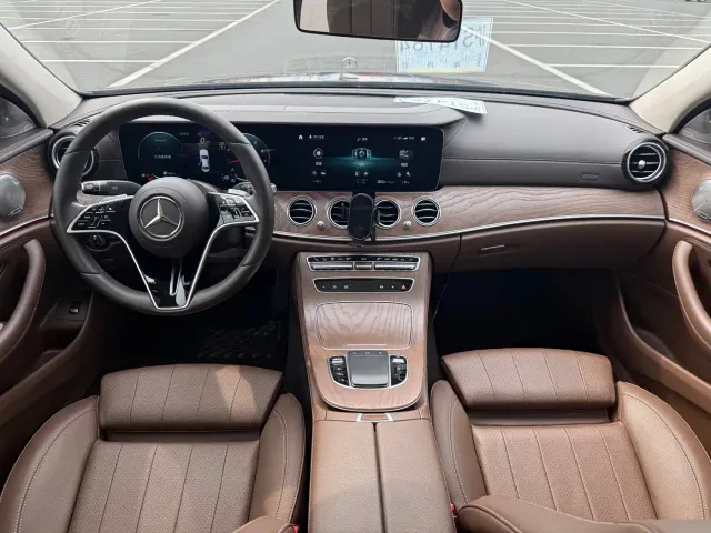 Mercedes-Benz E-Class — Фото автомобиля 11