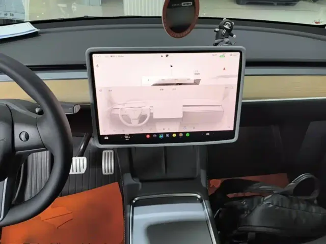 Tesla Model Y — Фото автомобиля 9