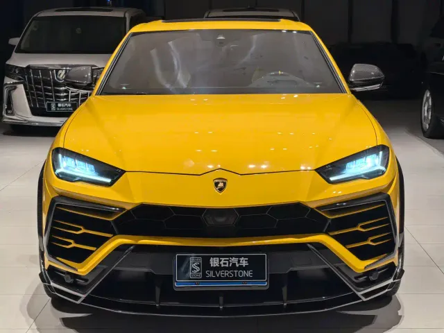 Lamborghini Urus — Фото автомобиля 3