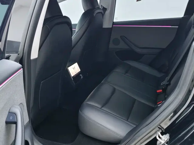 Tesla Model 3 — Фото автомобиля 5