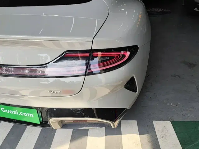Xiaomi SU7 — Фото автомобиля 7